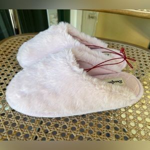 New Pink Dearfoams Slippers size S 5/6
